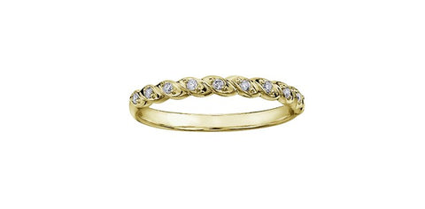 Yellow gold diamond ring