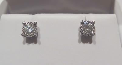 White gold diamond stud earrings