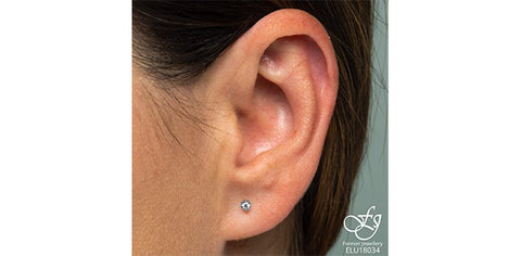 White gold diamond stud earrings