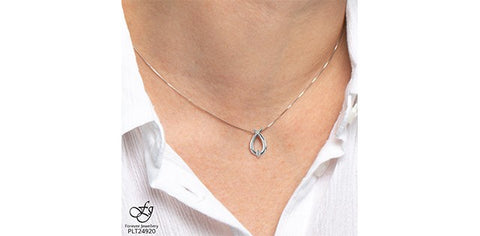 White gold diamond pendant