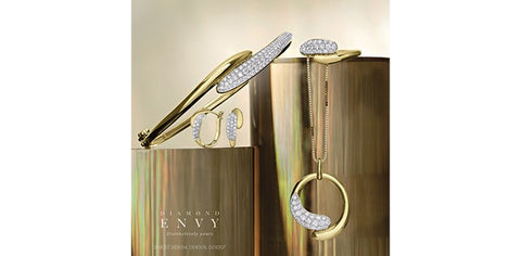 Yellow gold diamond circle pendant