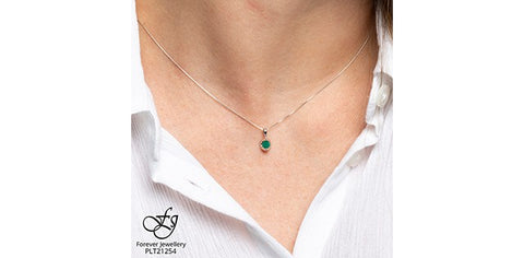 Emerald pendant in white gold